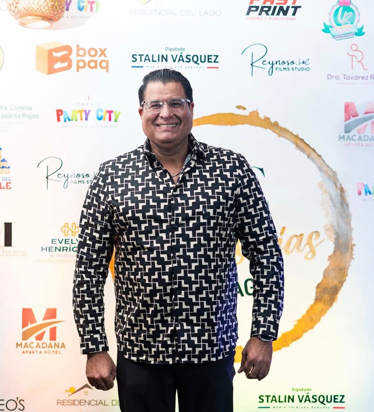 Guest at ABC del Vino event photo backdrop